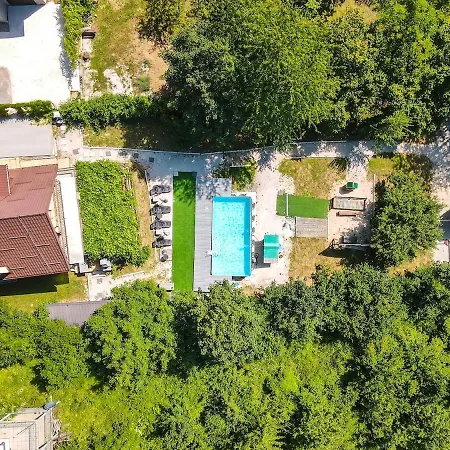 Papa's Hideout Sarajevo Feriehus